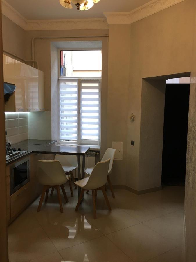 Apartment On Centre Lviv Ngoại thất bức ảnh